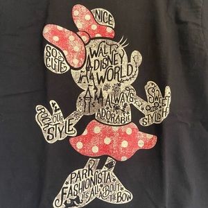 Authentic DISNEY PARKS Minnie Mouse fashionista T-Shirt Women’s Size Small